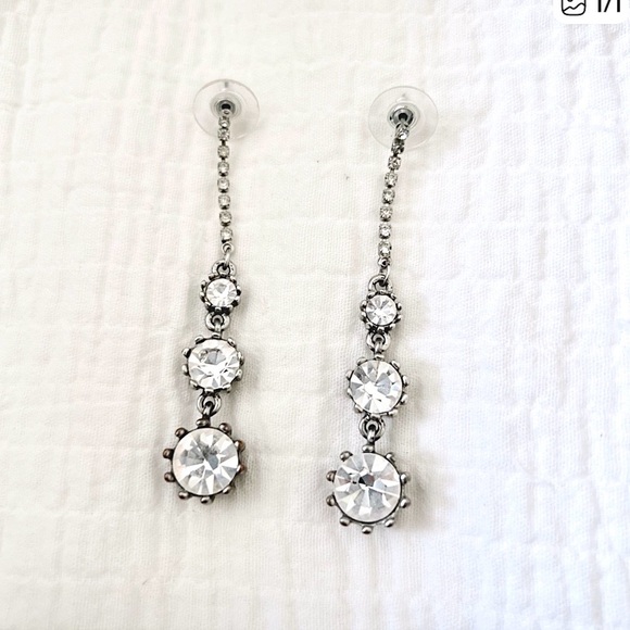 Betsey Johnson Jewelry - 💎Betsey Johnson💎 Elegant Silver Drop Earrings